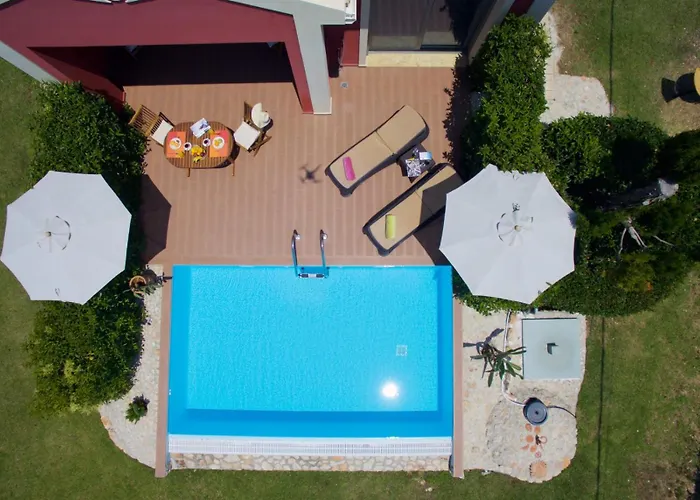 Trapezaki Bay Villa *